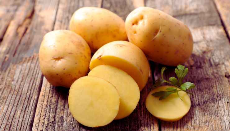 patate germogliate cosa succede se le mangiamo 